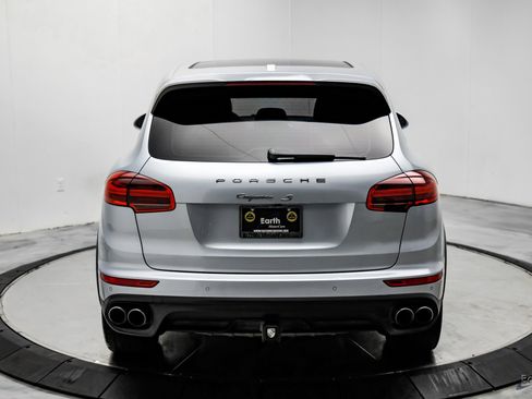 Used 2017 Porsche Cayenne S image 11