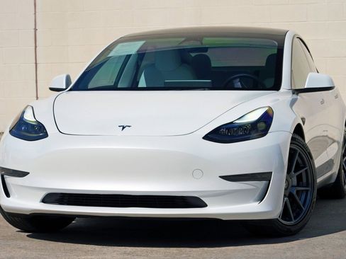 Used 2023 Tesla Model 3 Standard Range RWD image 3
