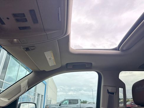 Used 2016 Chevrolet Silverado 1500 High Country w/ High Country Premium Package AWD/4WD image 9