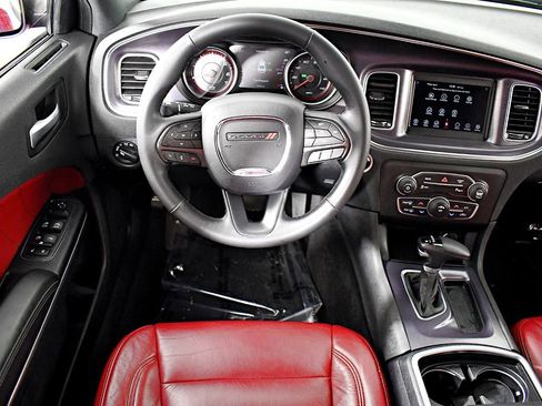 Used 2018 Dodge Charger SXT image 19