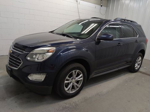 Used 2017 Chevrolet Equinox LT w/ Convenience Package image 2