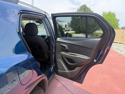 Used 2020 Chevrolet Trax LT AWD/4WD image 22