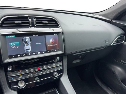 Used 2020 Jaguar F-PACE Prestige image 19