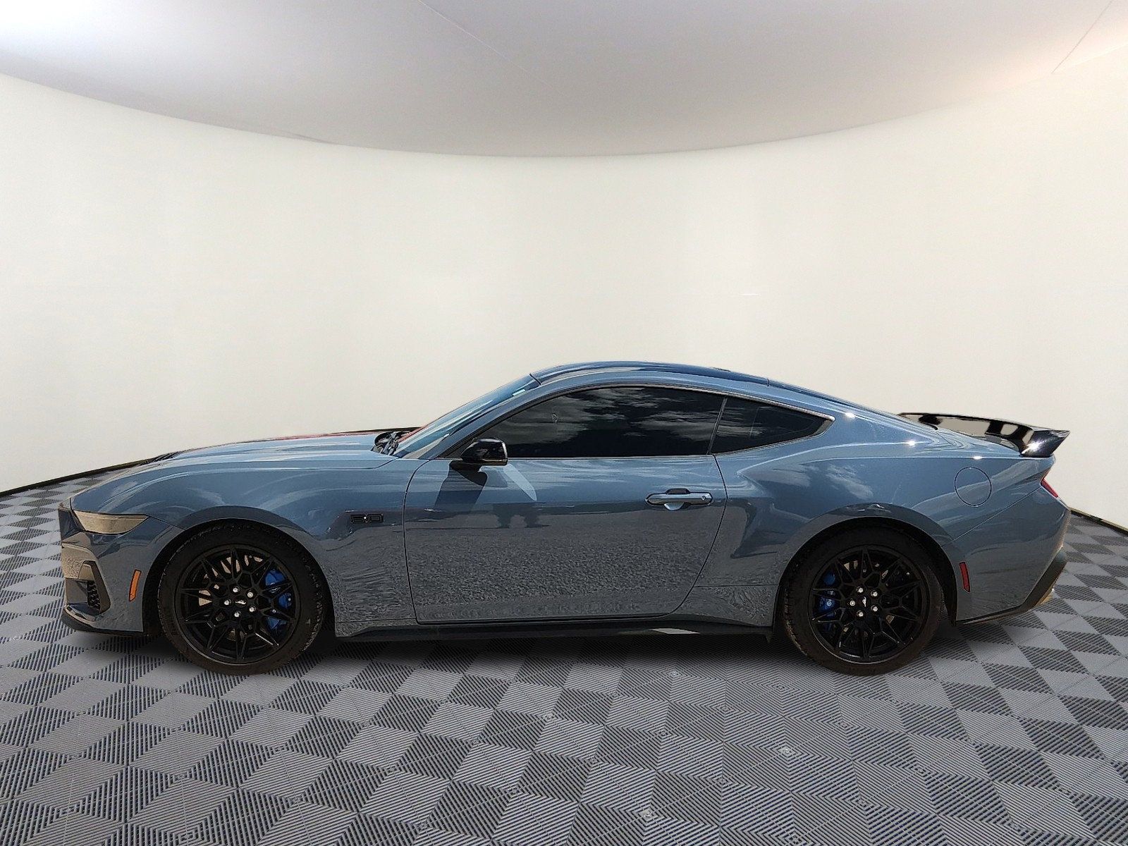 Used 2024 Ford Mustang GT Premium w/ GT Performance Package RWD image 2