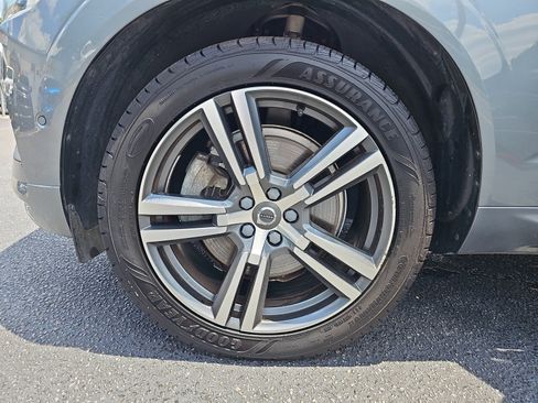 Used 2019 Volvo XC60 T6 Momentum w/ Multimedia Package AWD/4WD image 33