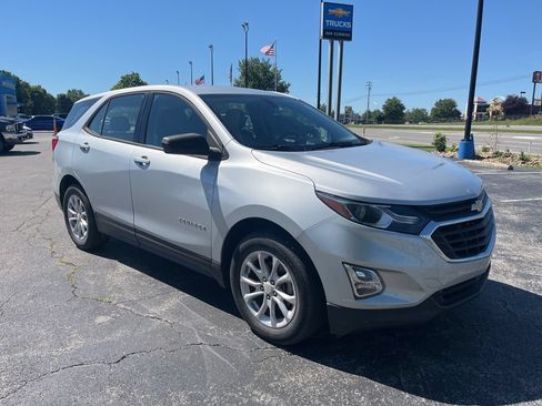 Used 2018 Chevrolet Equinox LS FWD image 2