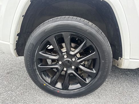 Used 2018 Jeep Grand Cherokee Altitude AWD/4WD image 35