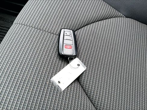 Used 2023 Toyota Highlander LE FWD image 14