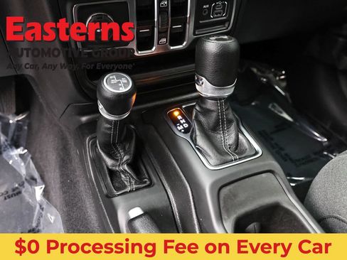 Used 2025 Jeep Wrangler Unlimited Sahara AWD/4WD image 13