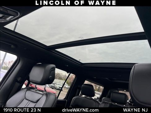 Used 2023 Jeep Wagoneer 4WD w/ Premium Group I image 19