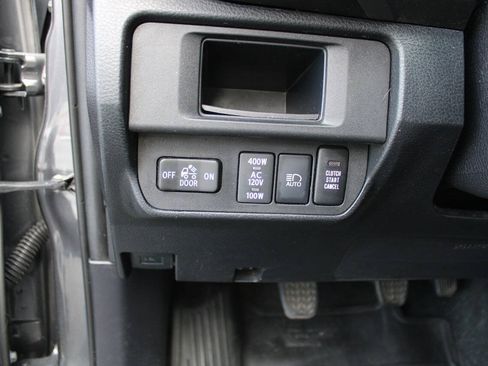 Used 2019 Toyota Tacoma TRD Sport AWD/4WD image 25