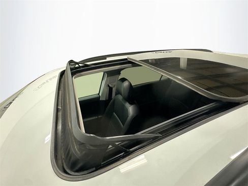 Used 2019 Volkswagen Tiguan SE w/ Panoramic Sunroof Package image 25