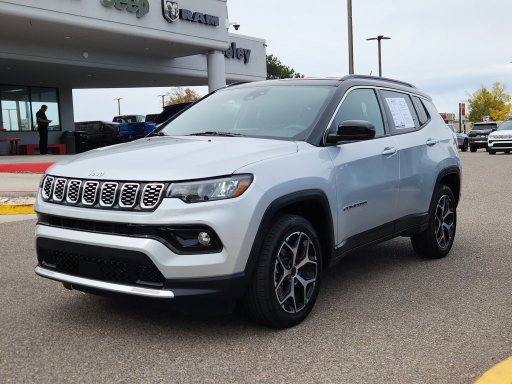 Used 2025 Jeep Compass Limited AWD/4WD image 4