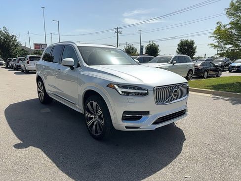 New 2025 Volvo XC90 T8 Plus w/ Protection Package Premier image 8