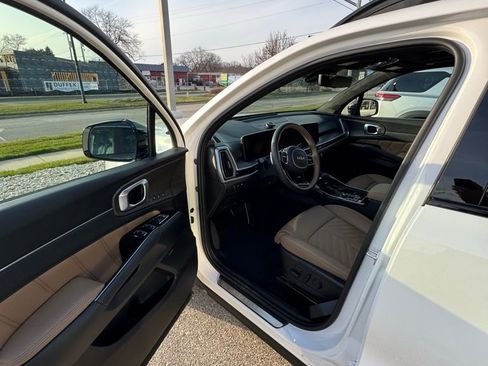 Used 2025 Kia Sorento SX Prestige w/ Olive Brown Leather Package image 9