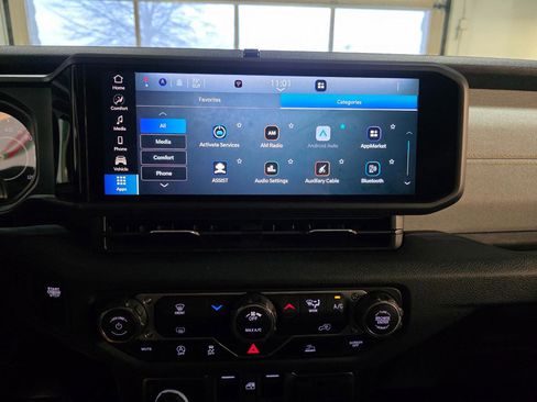 Used 2025 Jeep Gladiator Sport image 35