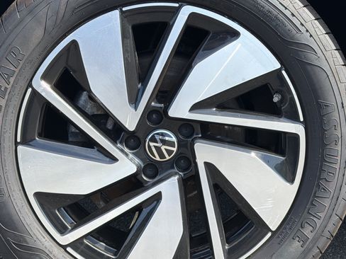 Certified 2024 Volkswagen Atlas SEL AWD/4WD image 13