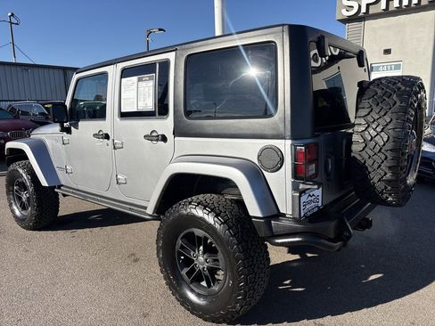 Used 2017 Jeep Wrangler Unlimited Sahara image 3