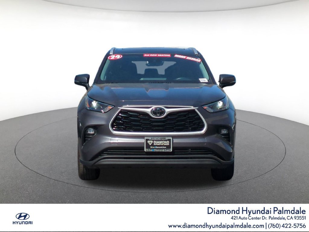 Used 2024 Toyota Highlander XLE AWD/4WD image 2