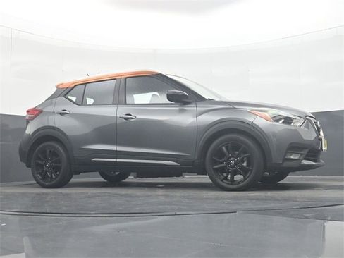 Used 2020 Nissan Kicks SR image 27