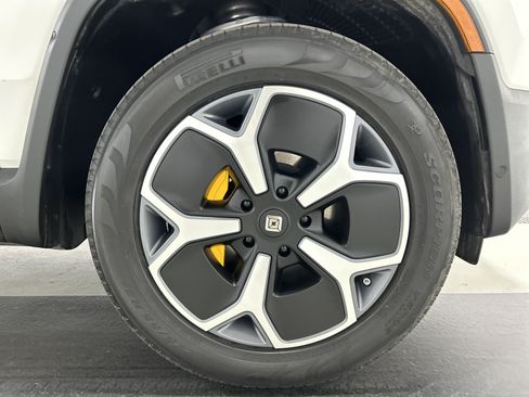Used 2024 Rivian R1S Adventure AWD/4WD image 11