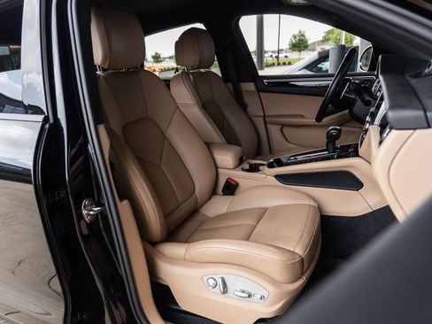 Certified 2024 Porsche Macan AWD/4WD image 42