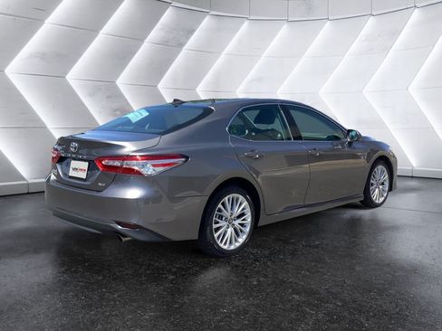 Used 2019 Toyota Camry XLE FWD image 4