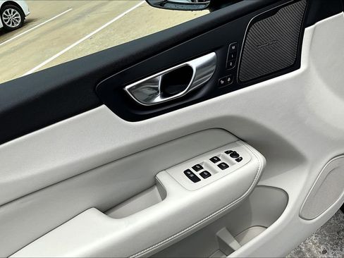 New 2026 Volvo XC60 B5 Ultra w/ Protection Package Premier image 23