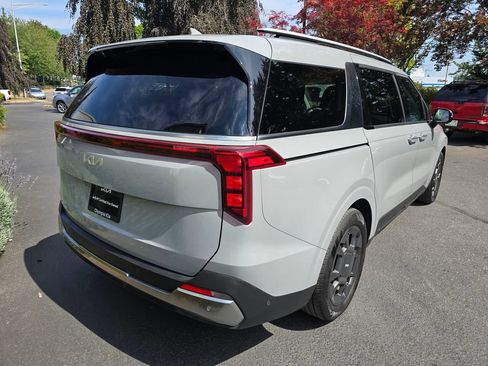 Used 2025 Kia Carnival SX FWD image 4