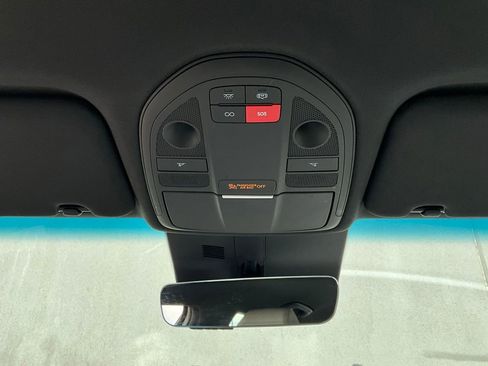 Used 2025 Genesis G70 2.5T image 16