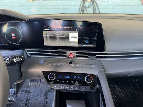 Used 2025 Hyundai Elantra SEL image 18