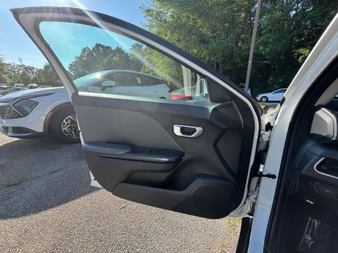Used 2025 Kia K4 FWD image 18
