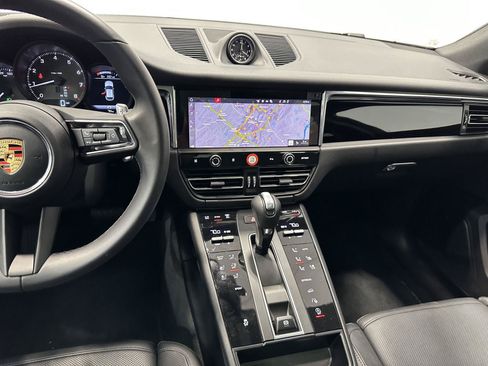 Certified 2026 Porsche Macan AWD/4WD image 28