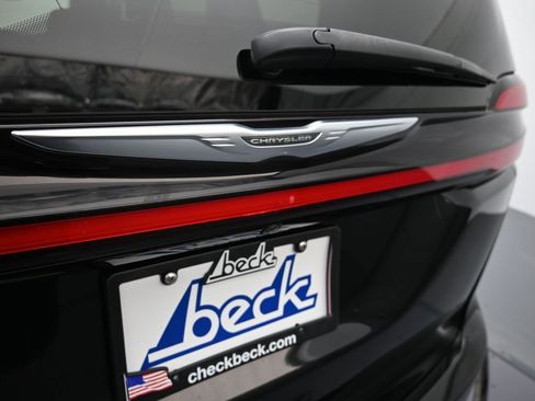 Certified 2023 Chrysler Pacifica Touring-L image 25
