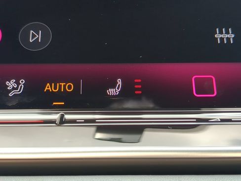 Certified 2026 Volkswagen Tiguan SE R-Line FWD image 25