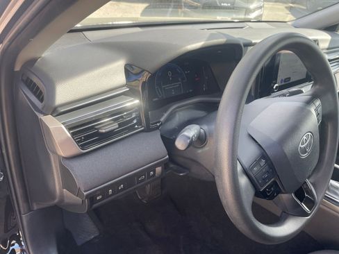 Used 2025 Toyota Camry LE image 35