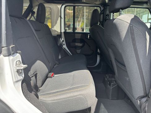 Used 2025 Jeep Wrangler Unlimited Sport AWD/4WD image 33