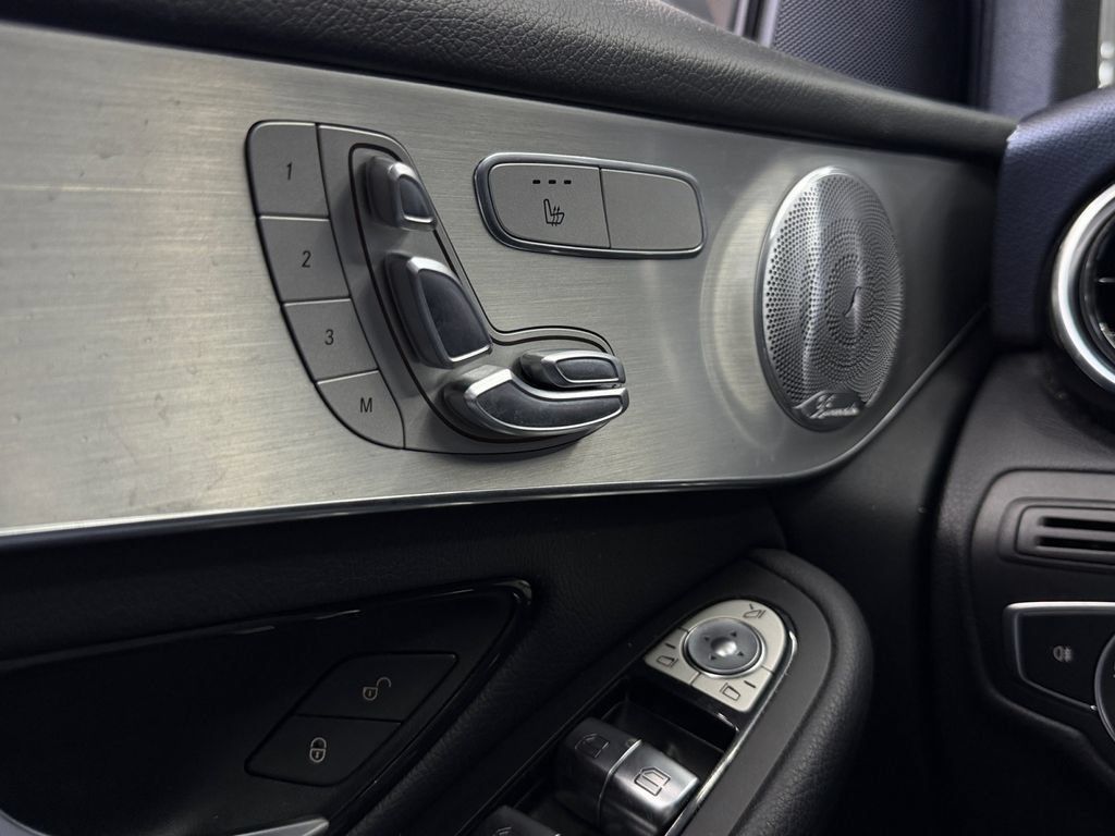 Used 2019 Mercedes-Benz GLC 350e 4MATIC w/ Premium Package image 18