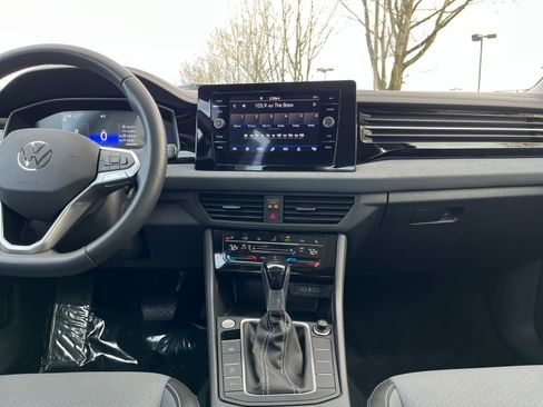 Used 2025 Volkswagen Jetta SE image 21