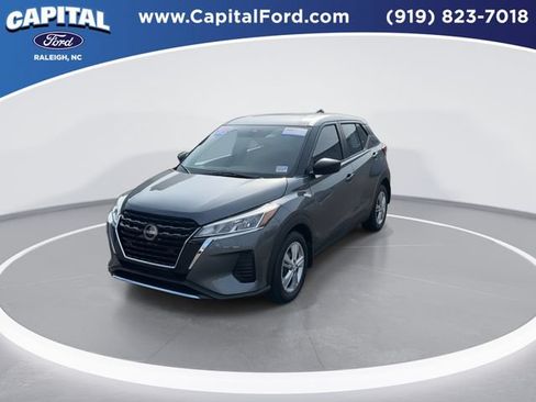 Used 2025 Nissan Kicks Play S FWD image 3