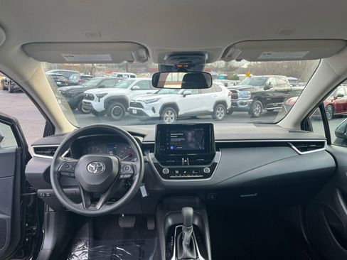 Used 2025 Toyota Corolla LE image 27
