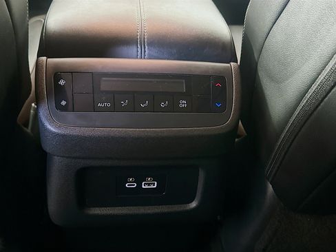 Used 2024 Nissan Pathfinder SL image 27