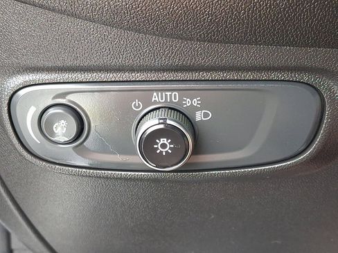 Used 2023 Chevrolet Equinox LS w/ LS Convenience Package image 25