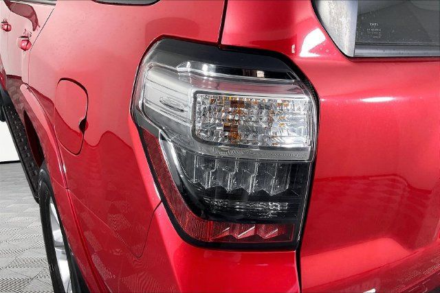 Used 2022 Toyota 4Runner SR5 Premium AWD/4WD image 18
