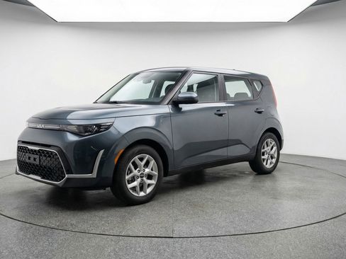 Used 2025 Kia Soul LX w/ LX Technology Package image 3