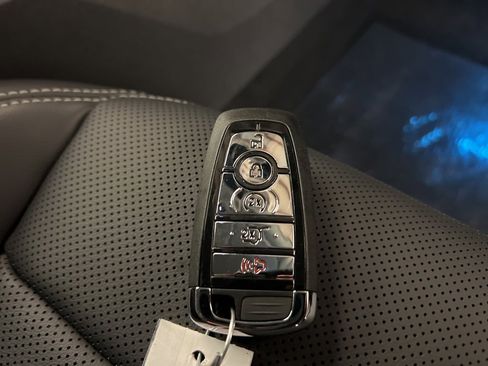 Used 2025 Lincoln Nautilus Premier image 41