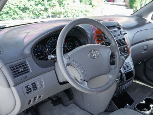 Used 2007 Toyota Sienna XLE image 20