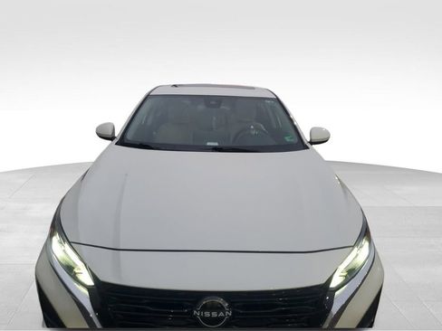 Used 2024 Nissan Altima 2.5 SV w/ SV Premium Package image 9