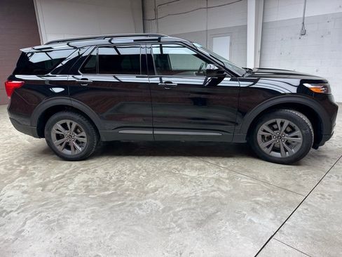 Certified 2022 Ford Explorer XLT w/ Equipment Group 202A image 6