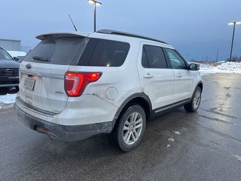 Used 2018 Ford Explorer XLT w/ Equipment Group 202A image 3